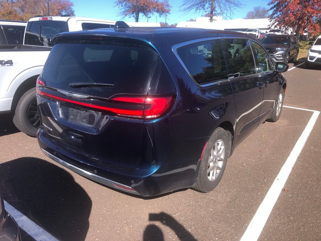 2024 Chrysler Pacifica Touring L photo 2