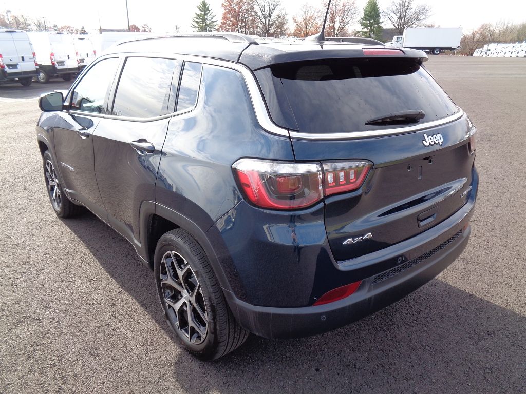 2024 Jeep Compass Limited photo 3