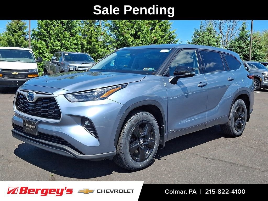 Used 2022 Toyota Highlander Hybrid LE SUV