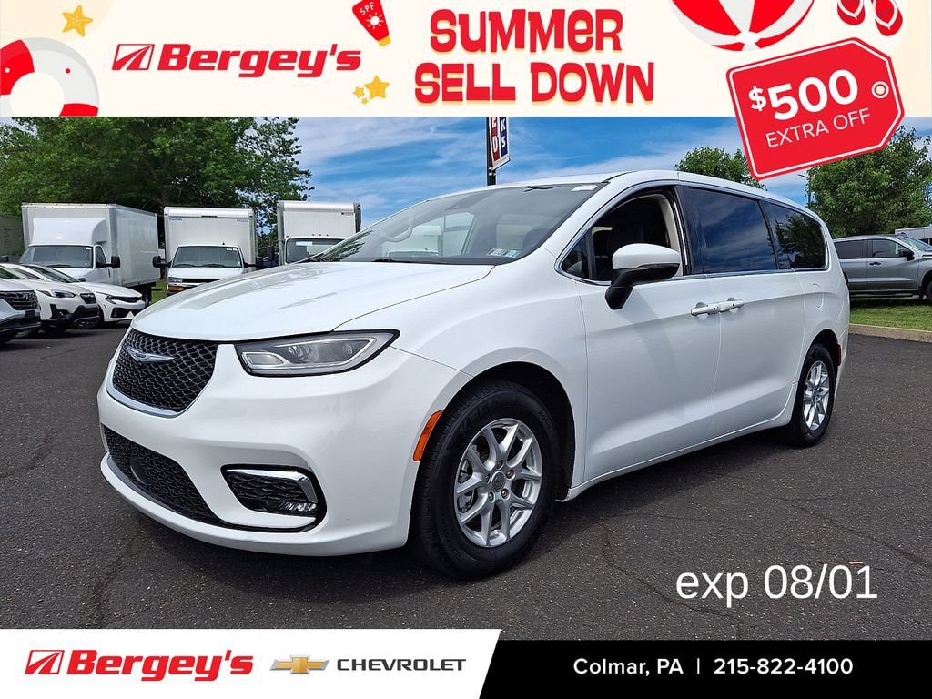 Used 2023 Chrysler Pacifica Touring L