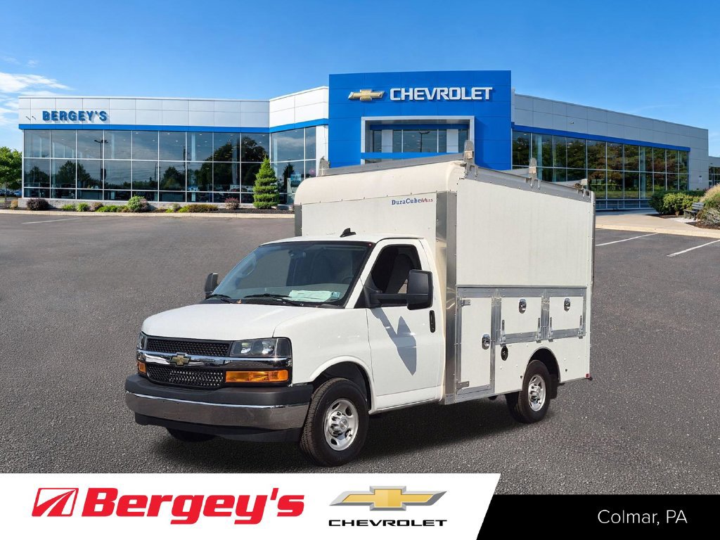 2025 Chevrolet Express Cutaway Base