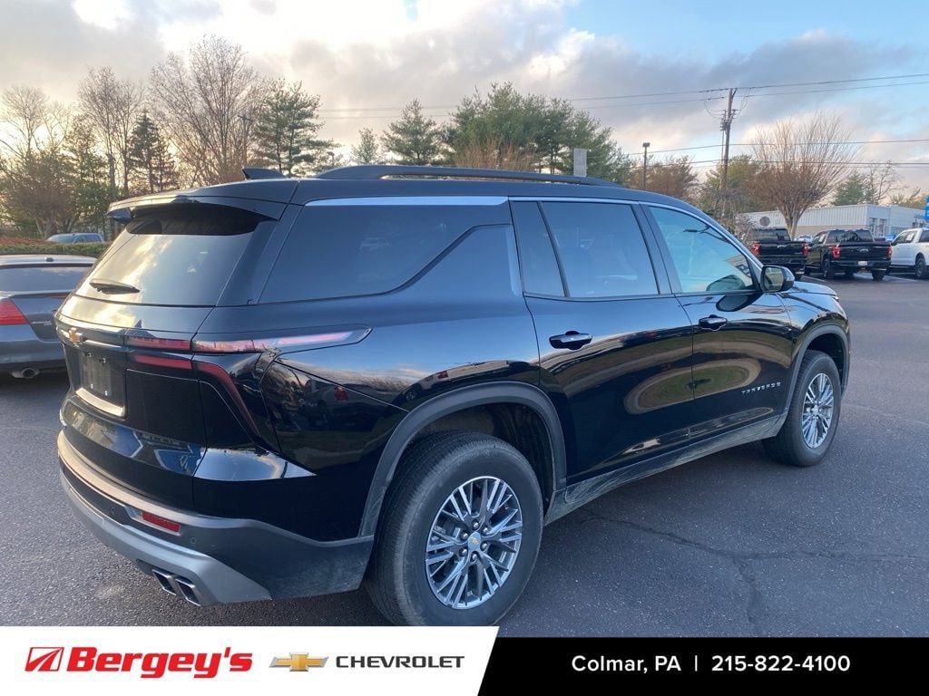 Used 2025 Chevrolet Traverse LT SUV