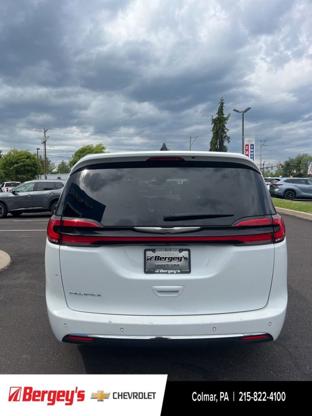 Used 2023 Chrysler Pacifica Touring L