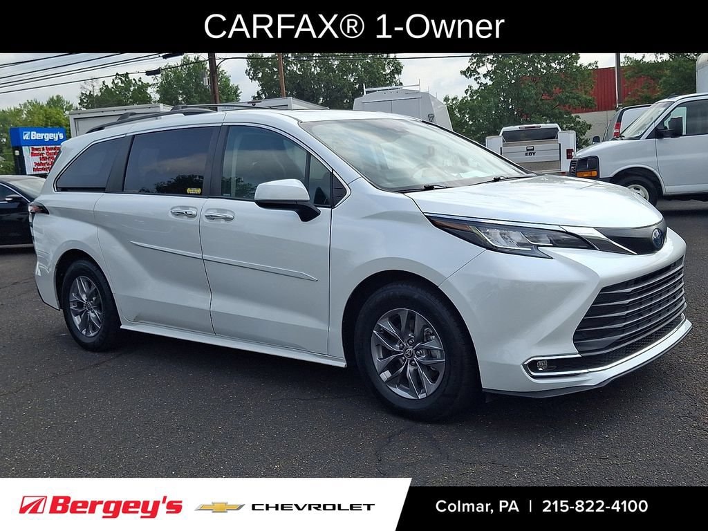 Used 2023 Toyota Sienna XLE Minivan