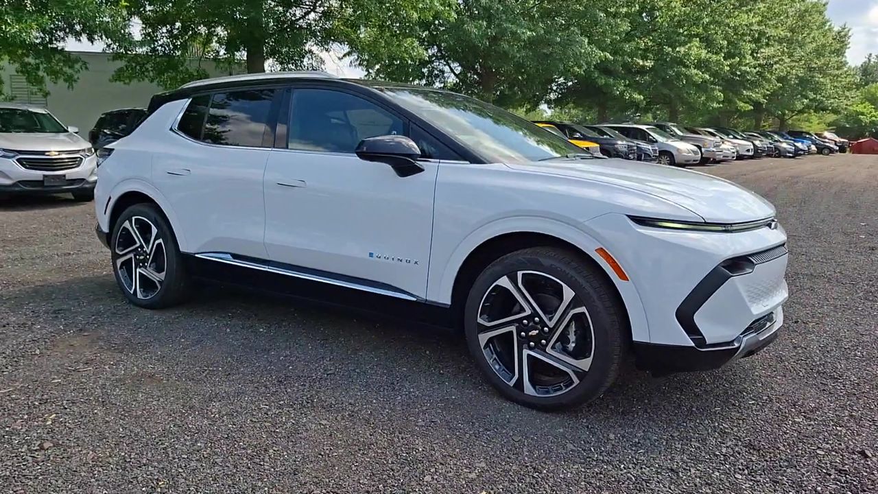 2025 Chevrolet Equinox EV LT - Photo 49