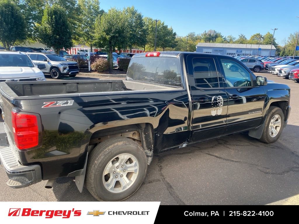 2017 Chevrolet Silverado 1500 LT photo 4