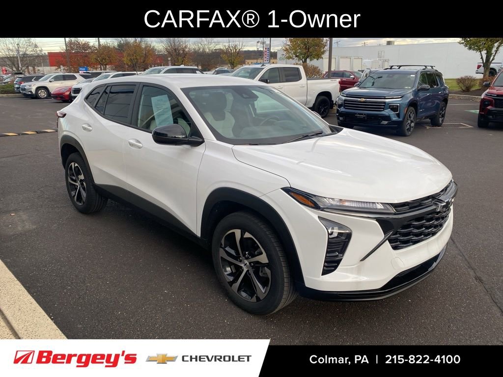 2024 Chevrolet Trax photo 2