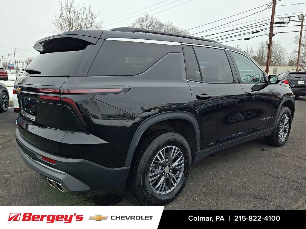 Used 2025 Chevrolet Traverse LT SUV