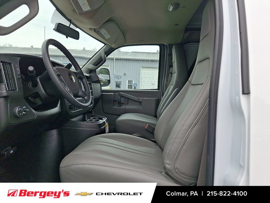 2025 Chevrolet Express Cargo Work Van - Photo 10