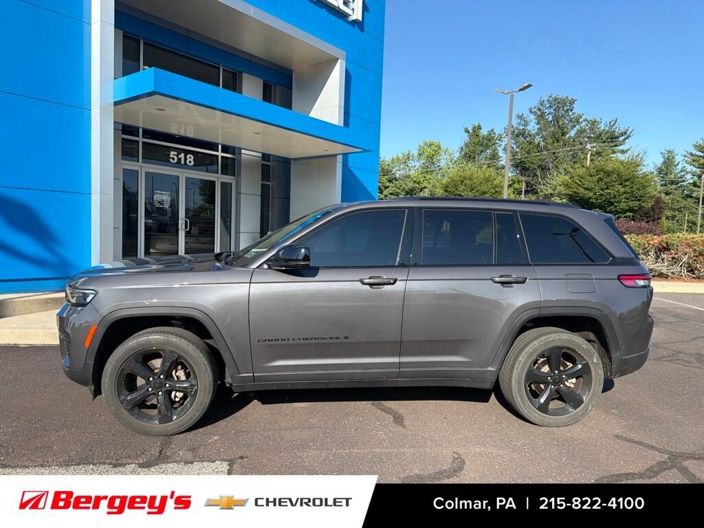 Used 2024 Jeep Grand Cherokee Altitude 4x4 SUV