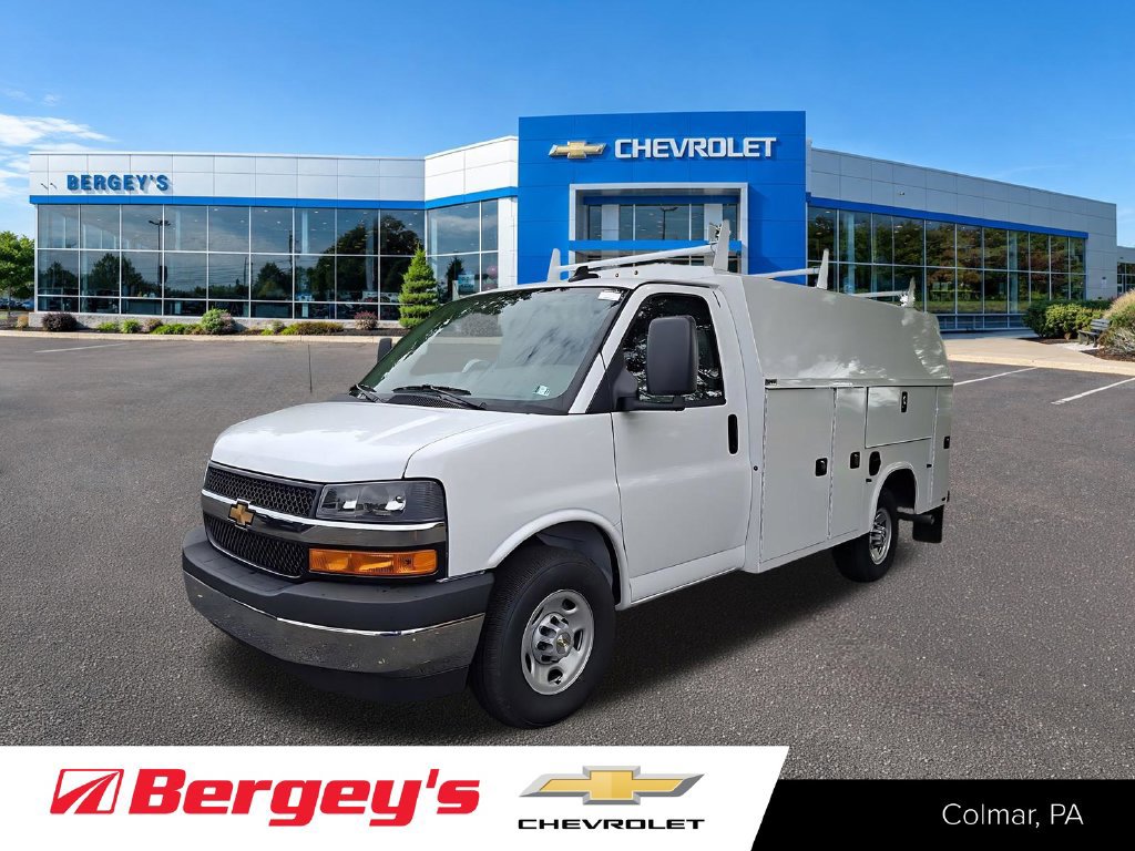 2026 Chevrolet Express Cutaway Base