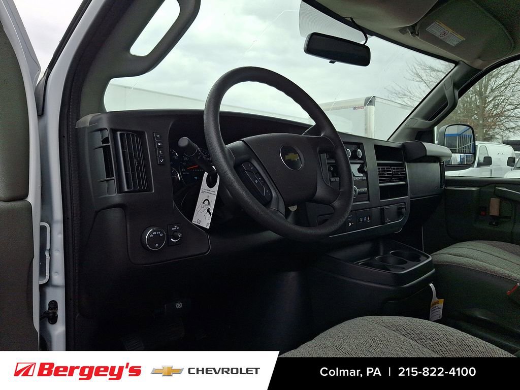 2025 Chevrolet Express Cargo Work Van - Photo 9