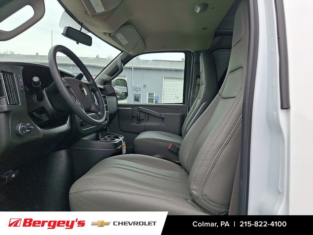 2025 Chevrolet Express Cargo Work Van - Photo 10