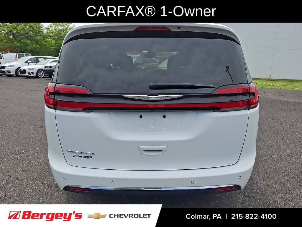 Used 2023 Chrysler Pacifica Touring L