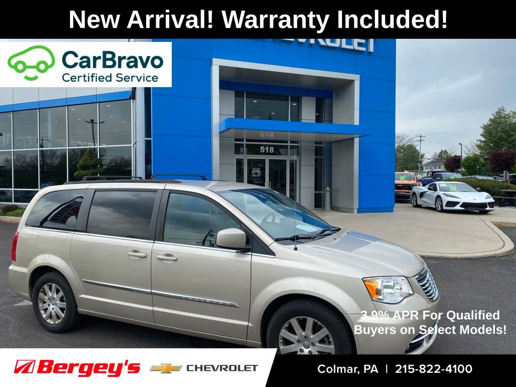 2013 Chrysler Town & Country Touring's photo