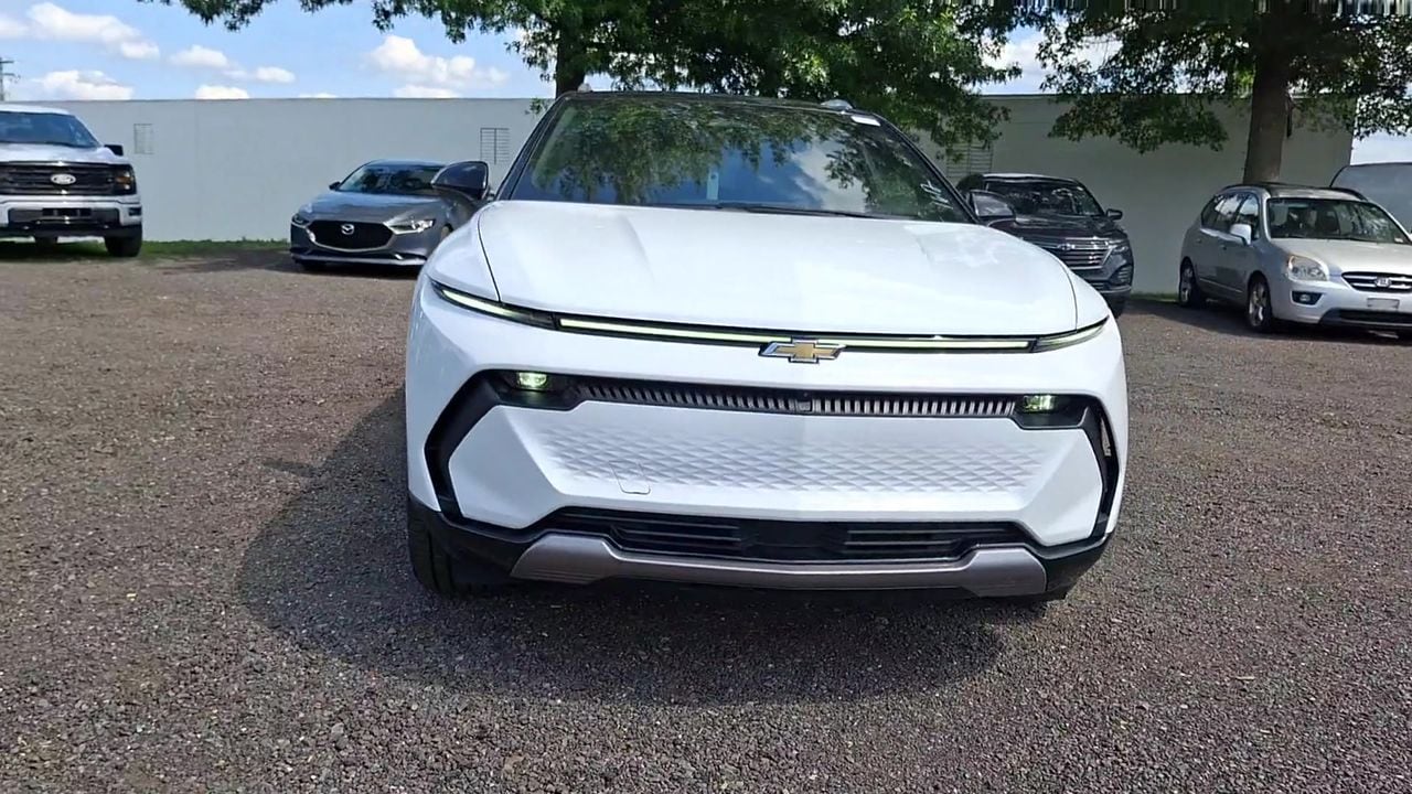 2025 Chevrolet Equinox EV LT - Photo 50