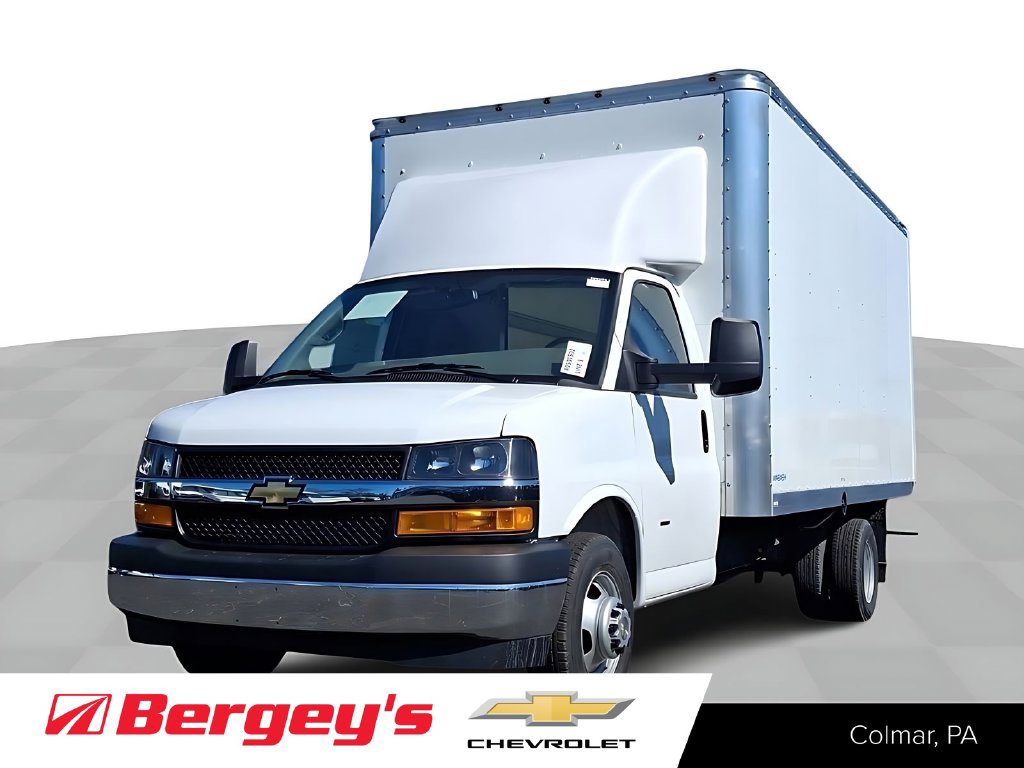 2025 Chevrolet Express Cutaway Base
