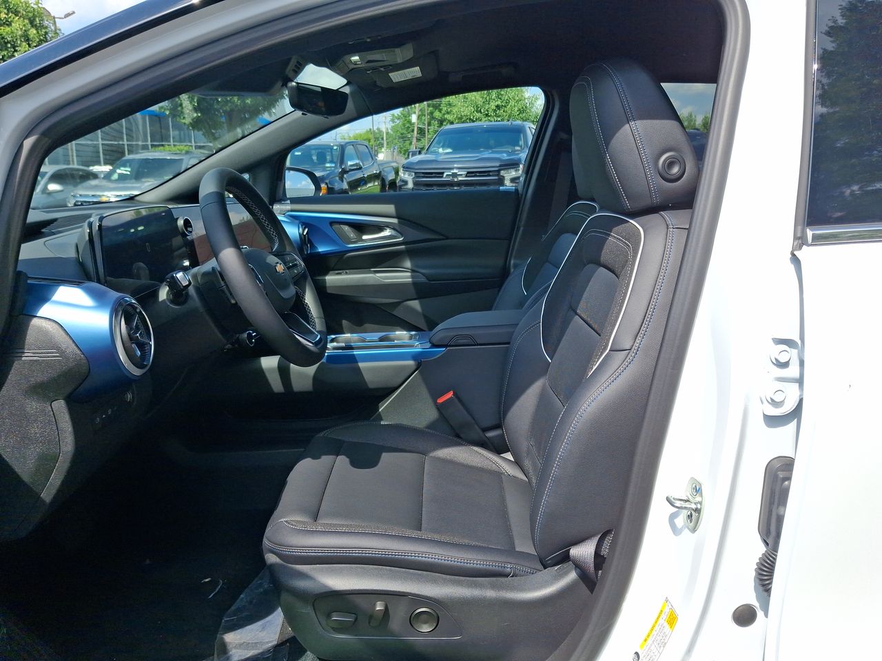 2025 Chevrolet Equinox EV LT - Photo 61