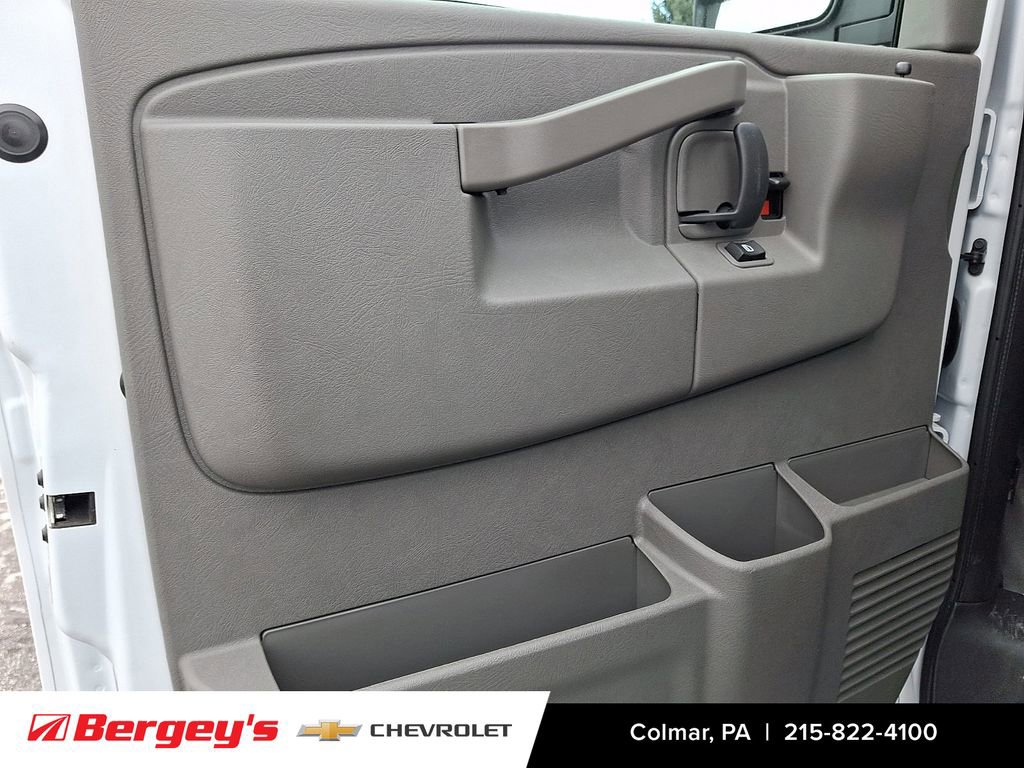 2025 Chevrolet Express Cargo Work Van - Photo 9
