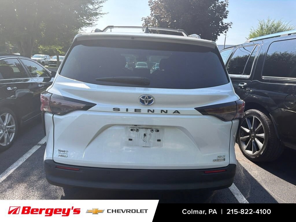Used 2023 Toyota Sienna XLE Minivan