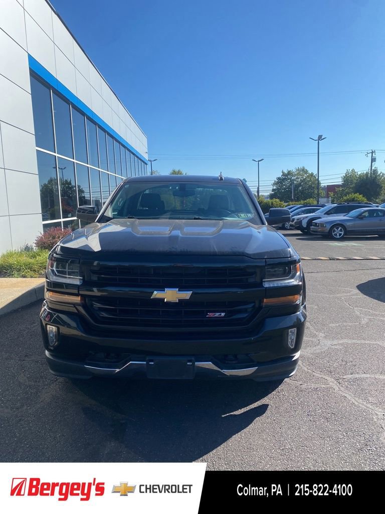 2017 Chevrolet Silverado 1500 LT photo 2