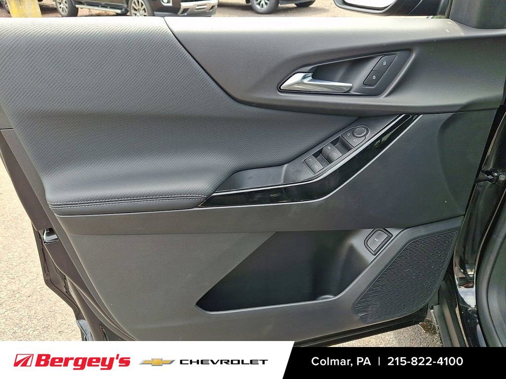 2027 Chevrolet Equinox LT - Photo 10