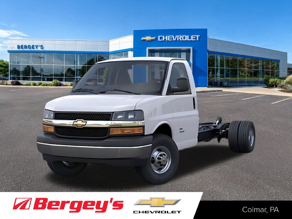 2026 Chevrolet Express Cutaway Base