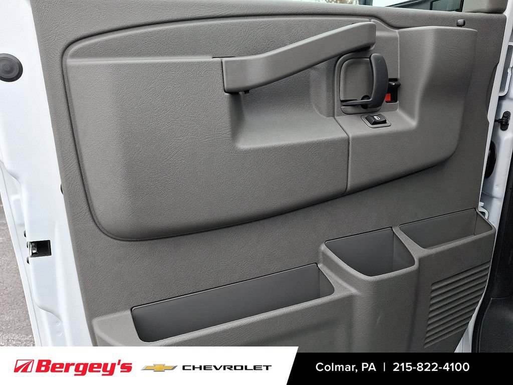 2025 Chevrolet Express Cargo Work Van - Photo 9
