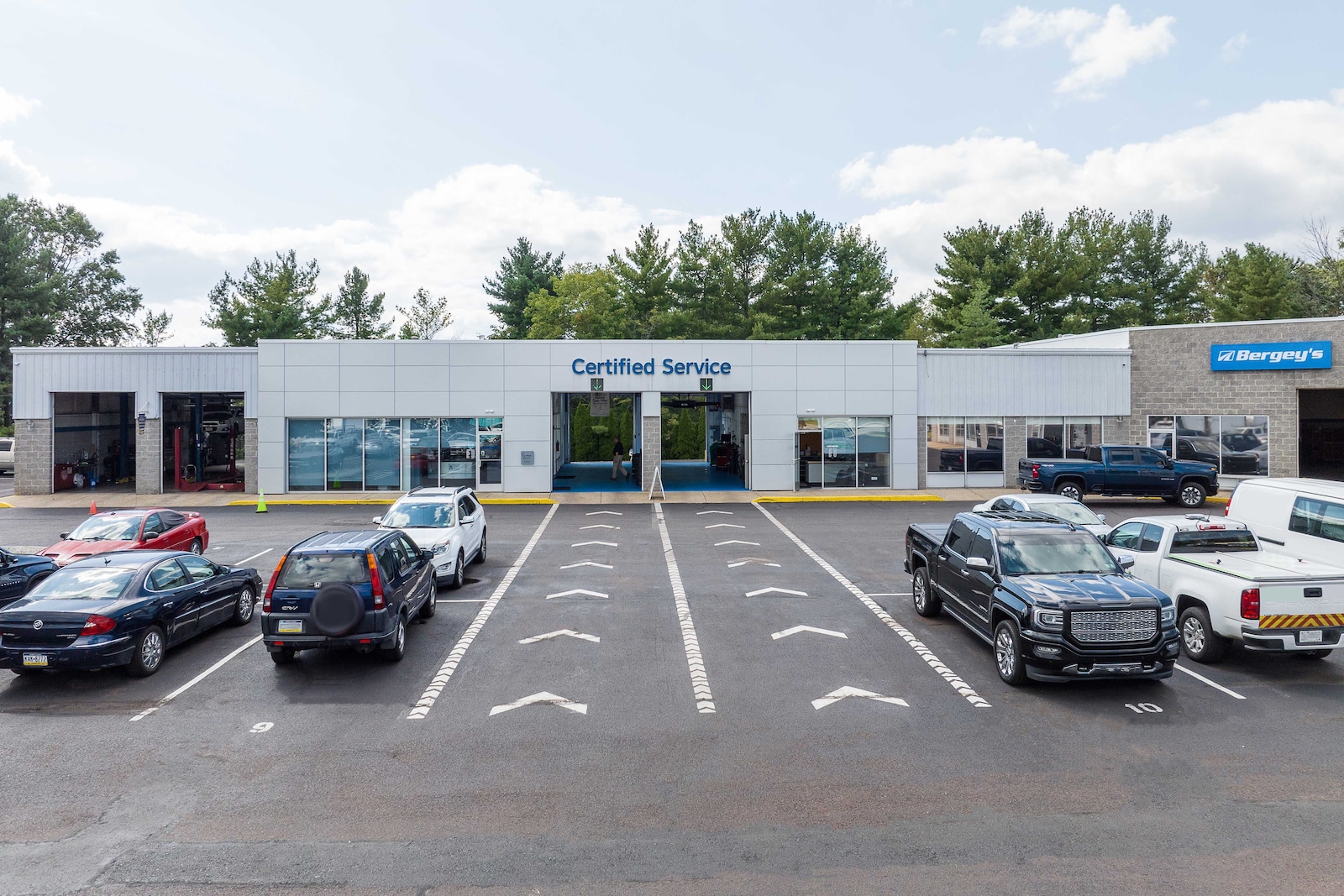 Wide view of the Bergey's Chevrolet Colmar service drive