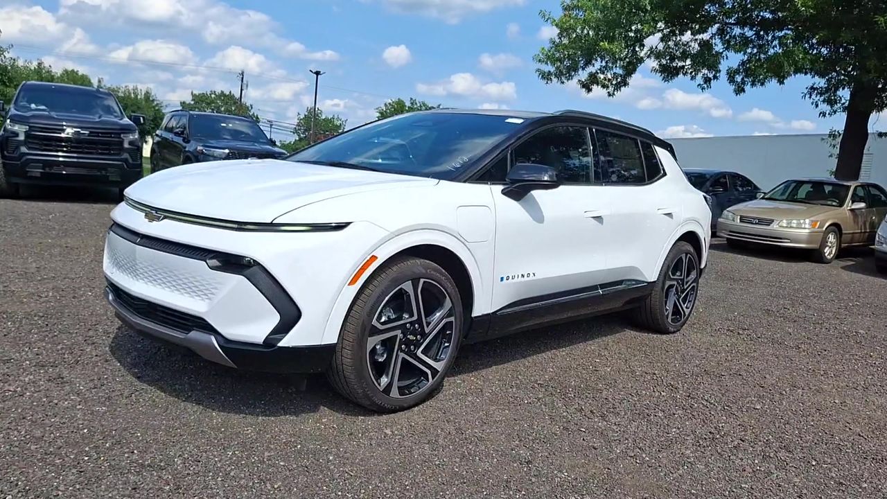 2025 Chevrolet Equinox EV LT - Photo 51