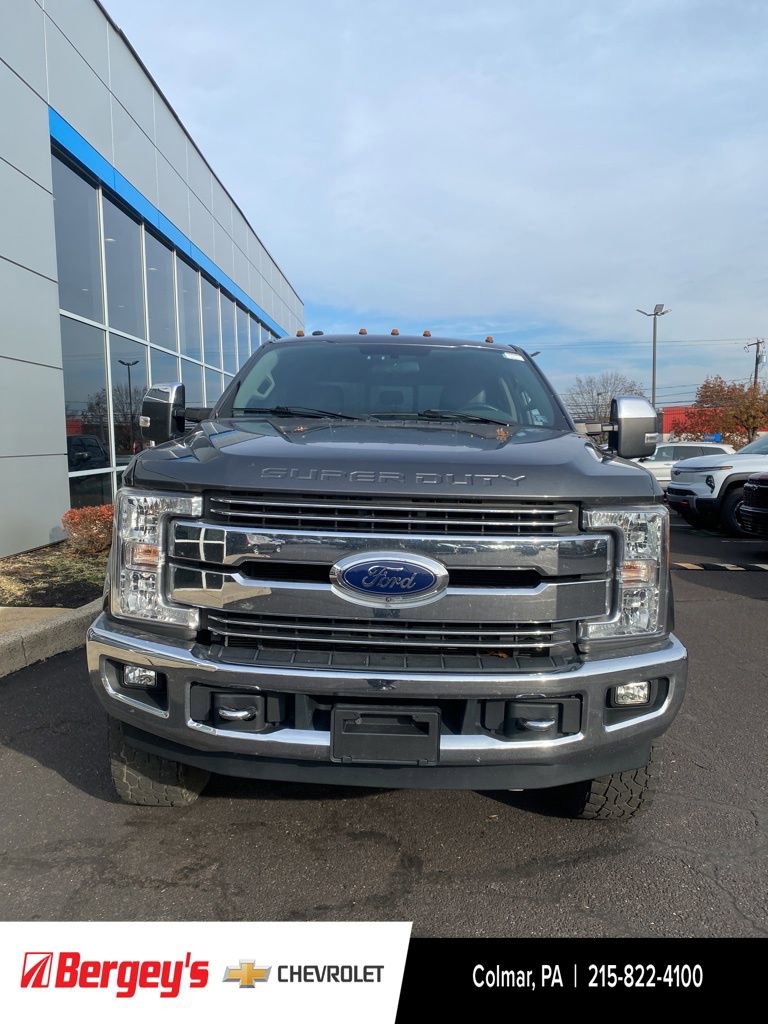 2017 Ford F-250 Lariat photo 2