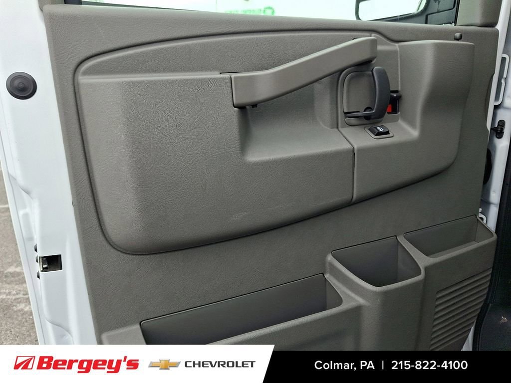 2025 Chevrolet Express Cargo Work Van - Photo 10