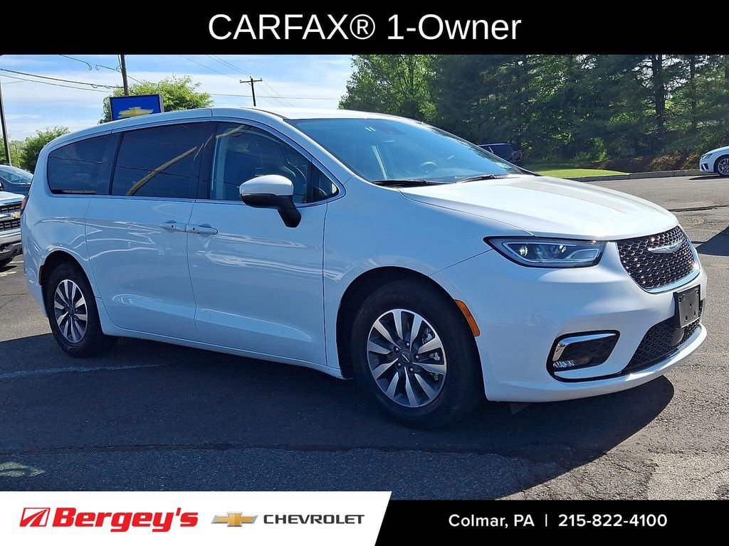 Used 2023 Chrysler Pacifica Hybrid Touring L