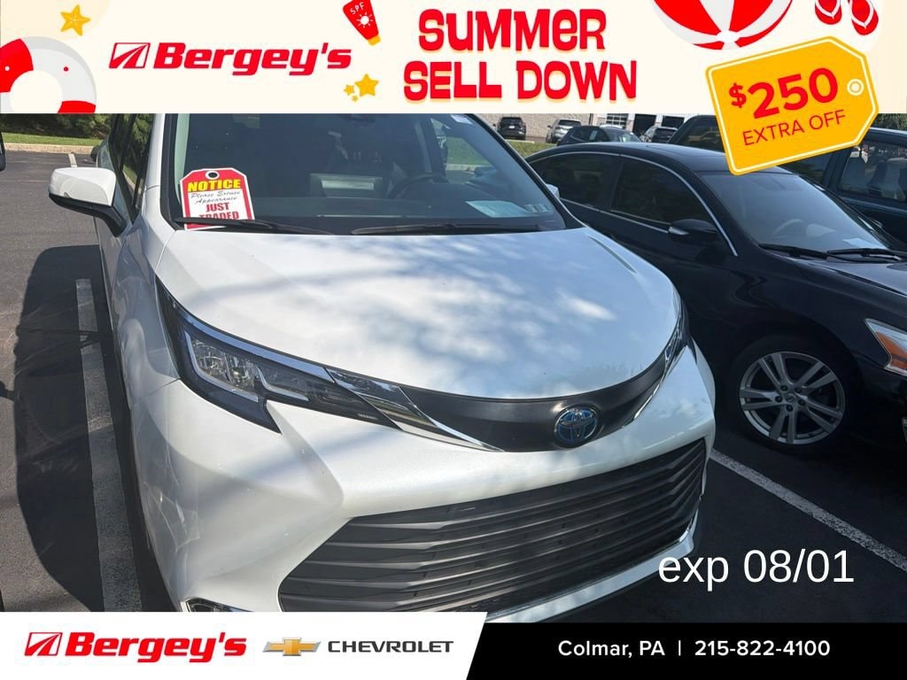 Used 2023 Toyota Sienna XLE Minivan