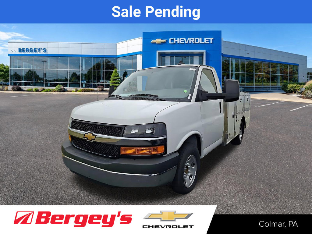 2025 Chevrolet Express Cutaway Base