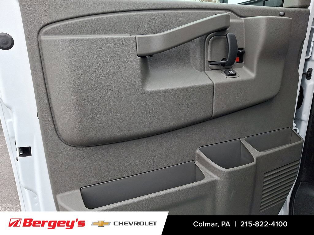 2025 Chevrolet Express Cargo Work Van - Photo 9