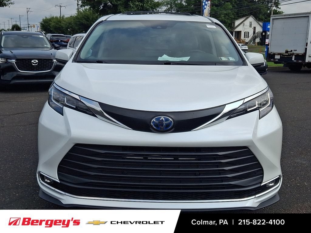 Used 2023 Toyota Sienna XLE Minivan