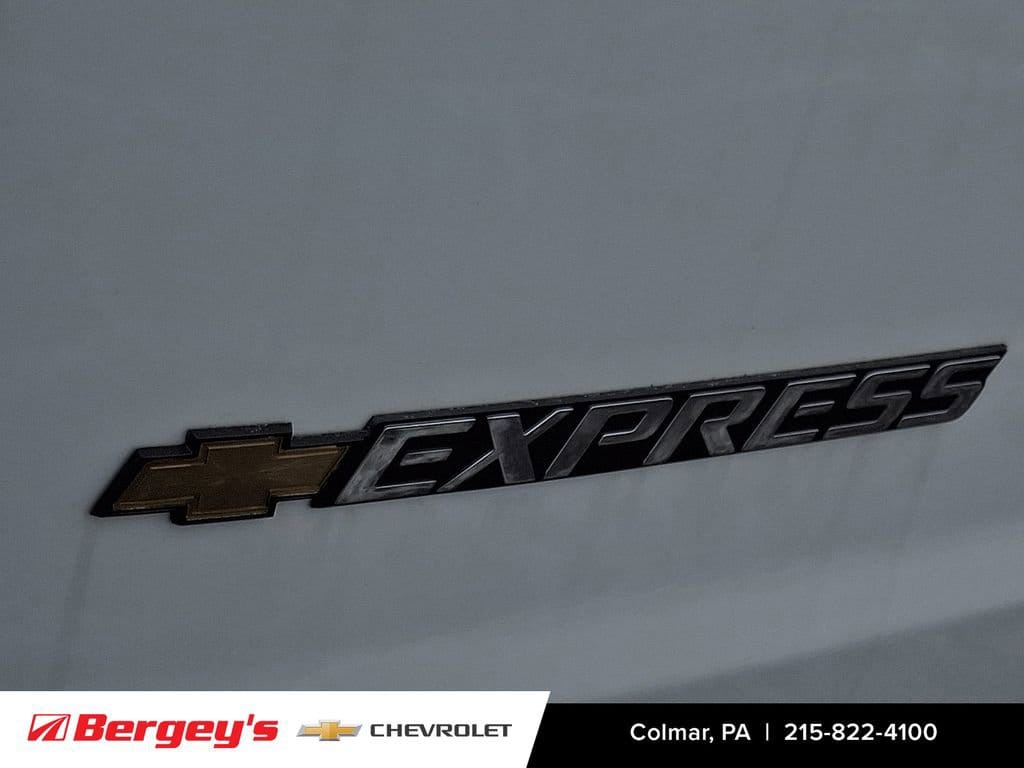 2025 Chevrolet Express Cargo Work Van - Photo 20