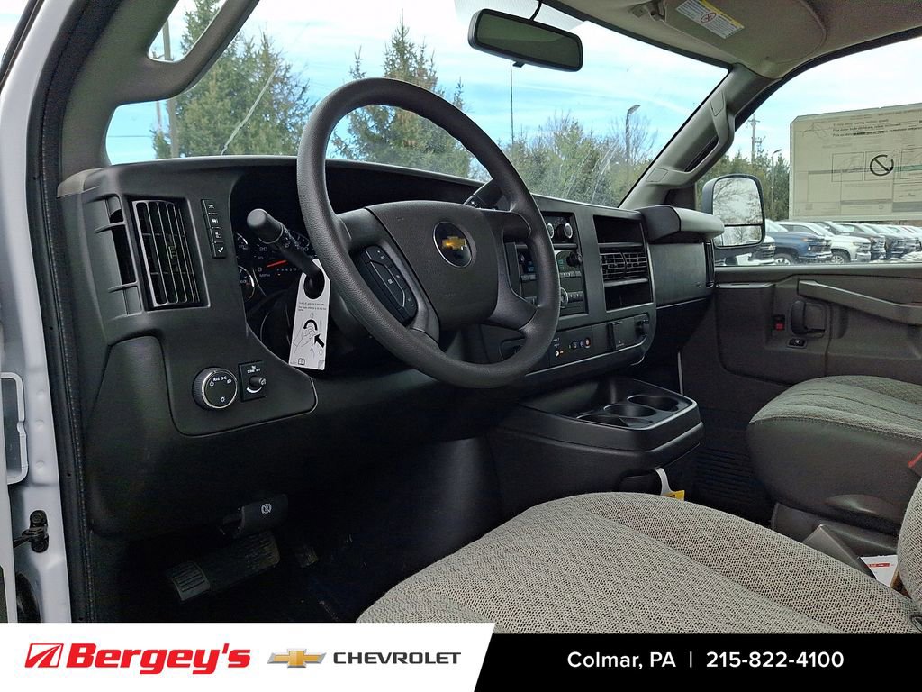 2025 Chevrolet Express Cargo Work Van - Photo 8
