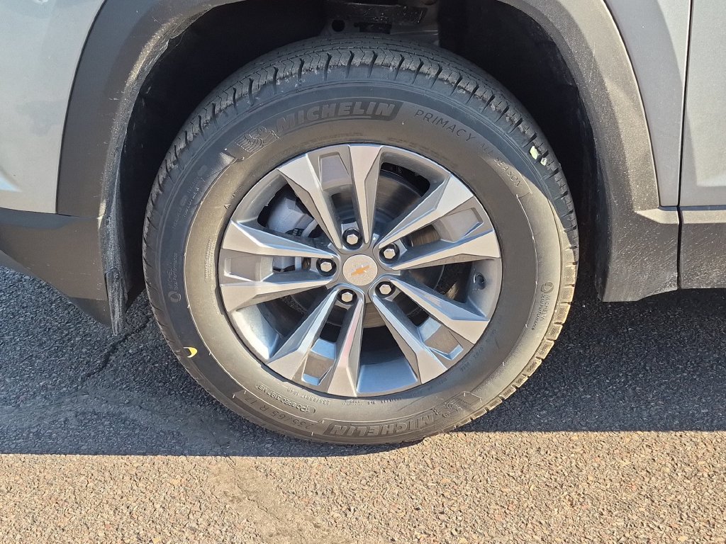 2027 Chevrolet Equinox LT - Photo 11