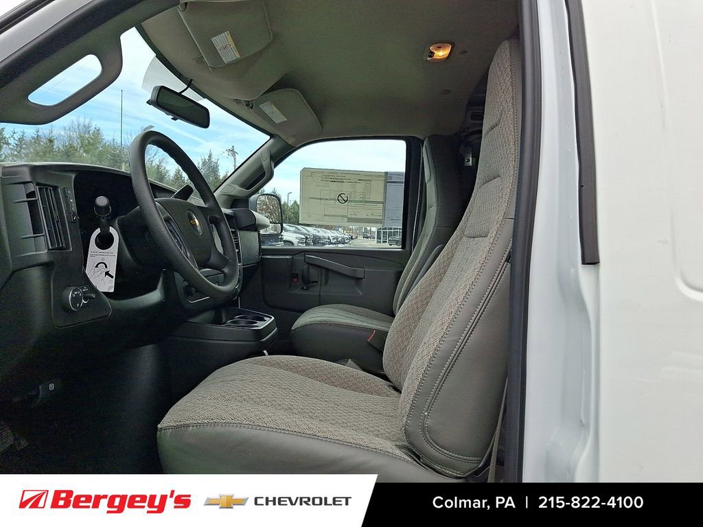 2025 Chevrolet Express Cargo Work Van - Photo 10
