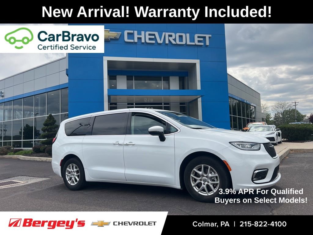 2023 Chrysler Pacifica Touring L's photo
