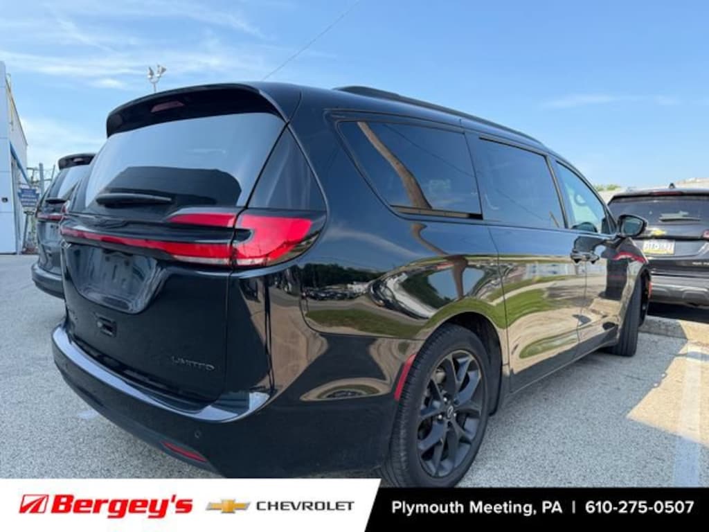 Used 2026 Chrysler Pacifica Limited