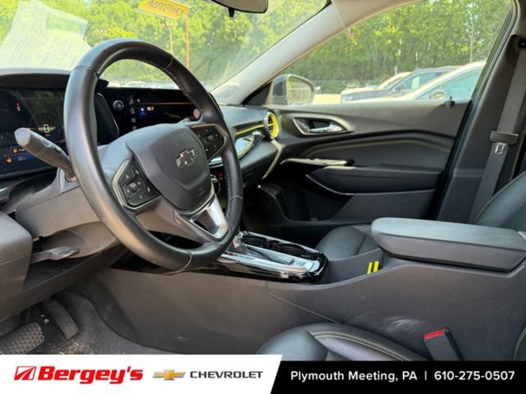 Used 2025 Chevrolet Trax Activ SUV