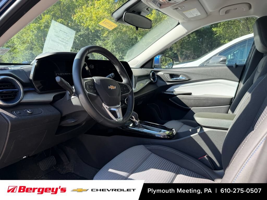 Used 2024 Chevrolet Trax LT SUV