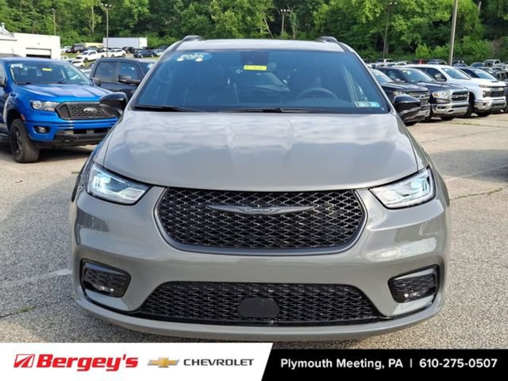 Used 2025 Chrysler Pacifica Limited