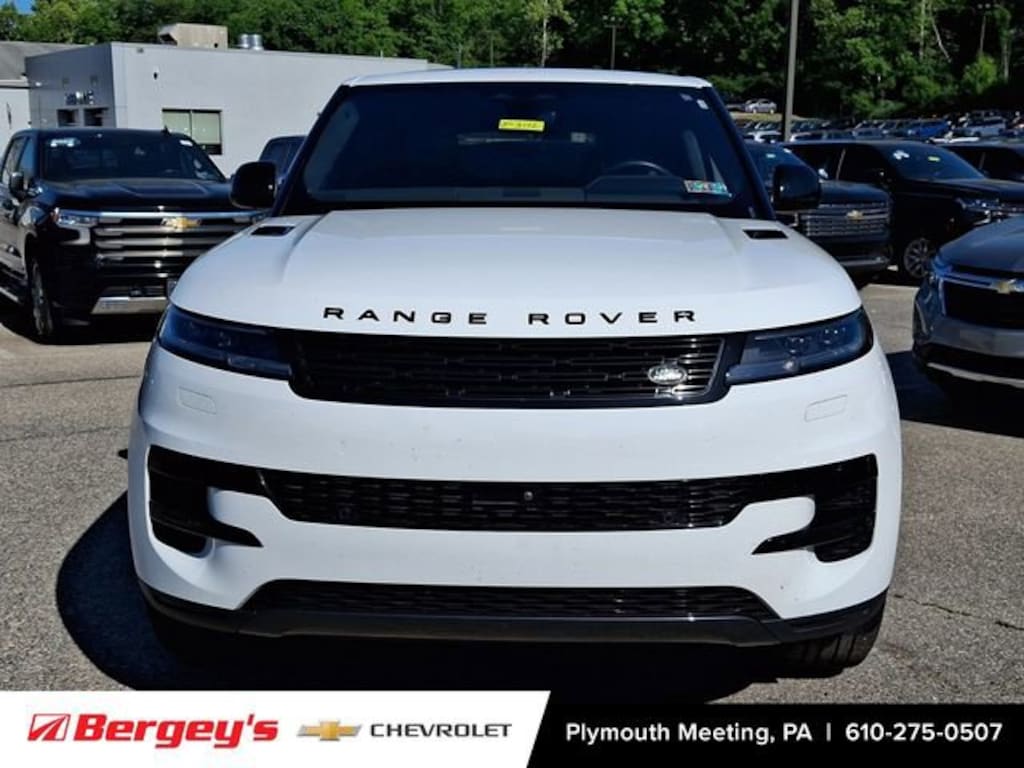 Used 2025 Land Rover Range Rover Sport SE