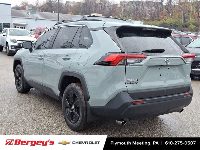 2020 Toyota RAV4 XLE photo 4