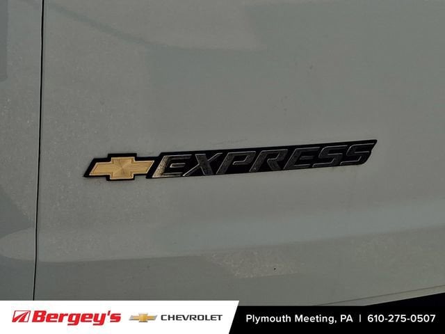 2025 Chevrolet Express Cargo Work Van - Photo 17
