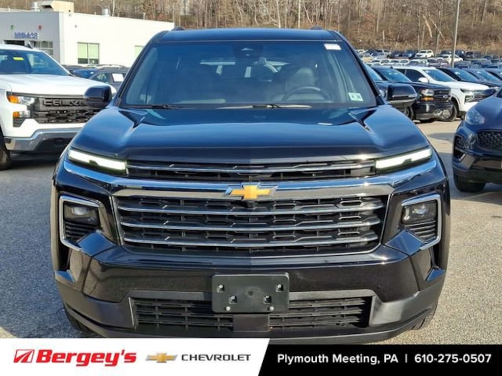 Used 2025 Chevrolet Traverse LT SUV